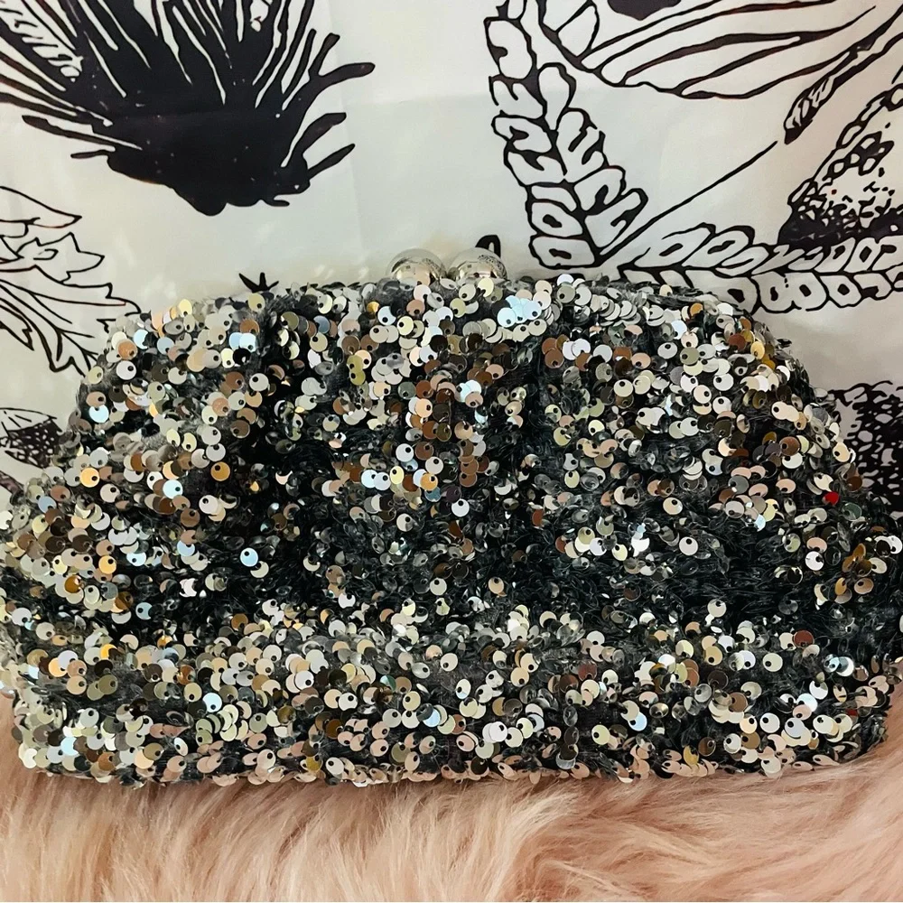 KATE SPADE SCRUNCHY SEQUIN FABRIC CONVERTIBLE CLUTCH SILVER K9355 NWT CROSSBODY